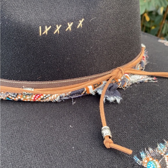 Black cowboy hat rancher flat fedora beaded hat band - Picture 4 of 5